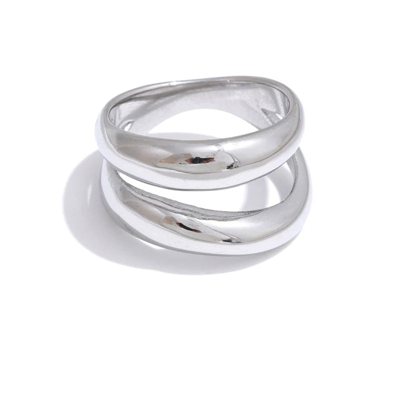 Bague double rang portée au doigt, style tendance