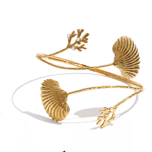 Bracelet de bras ajustable Corail doré en acier inoxydable porté au poignet - Zistwar Jewels