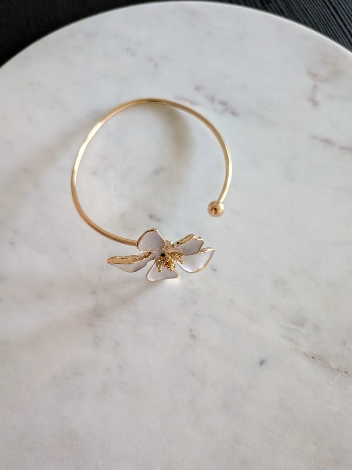 Ensemble Hibiscus Blanc — Bague, Bracelet et Collier Fleur Dorée