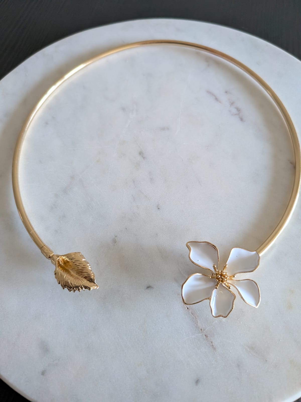 Ensemble Hibiscus Blanc — Bague, Bracelet et Collier Fleur Dorée